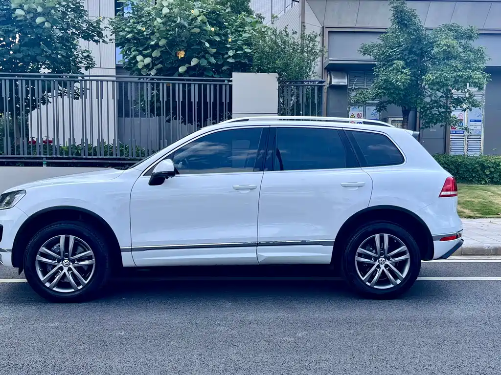Volkswagen Touareg 2017 — фото 4