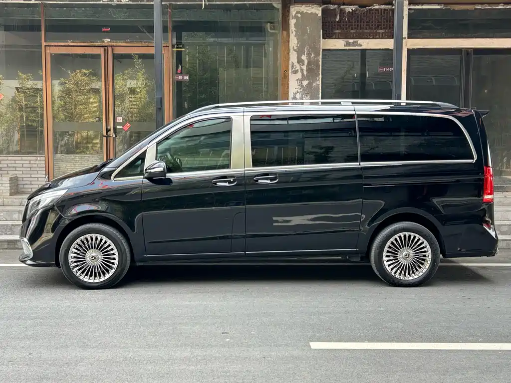 Mercedes-Benz V-Class 2021 — фото 19