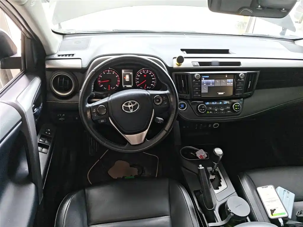Toyota RAV4 2019 — фото 11
