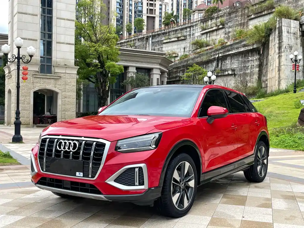 Audi Q2L 2022 — фото 1