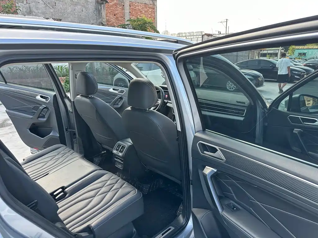 Volkswagen Tiguan L 2021 — фото 11