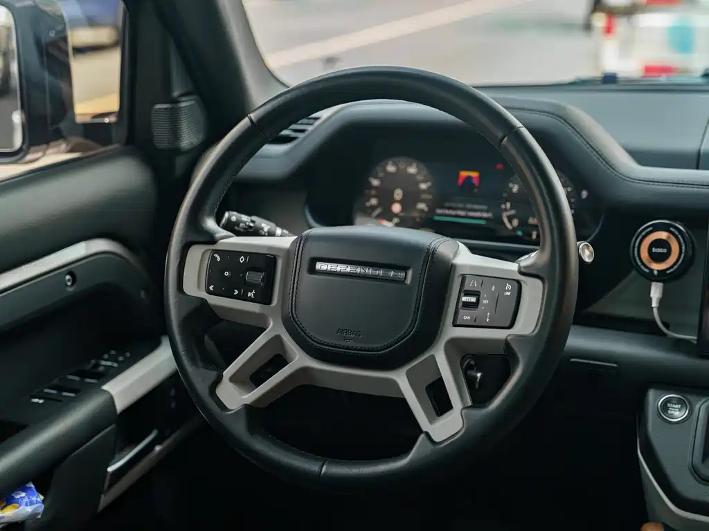 Land Rover Defender 2023 — фото 13