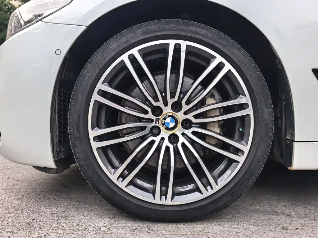 BMW 5 Series 2018 — фото 22