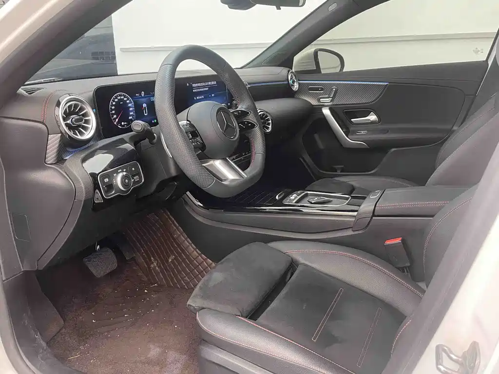 Mercedes-Benz A-Class 2024 — фото 12