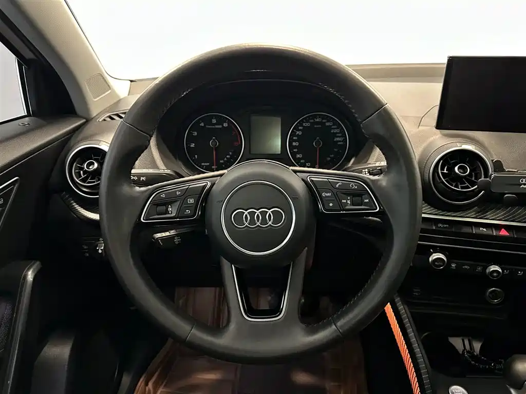 Audi Q2L 2020 — фото 11