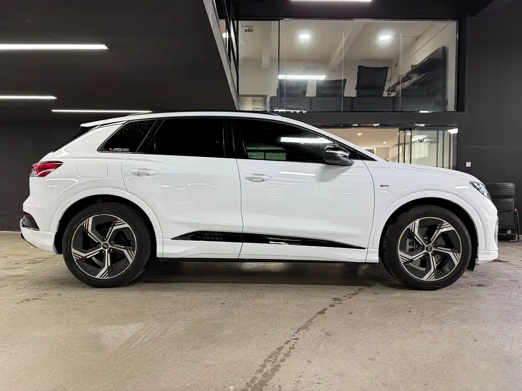 Audi Q4 e-tron 2024 — фото 10