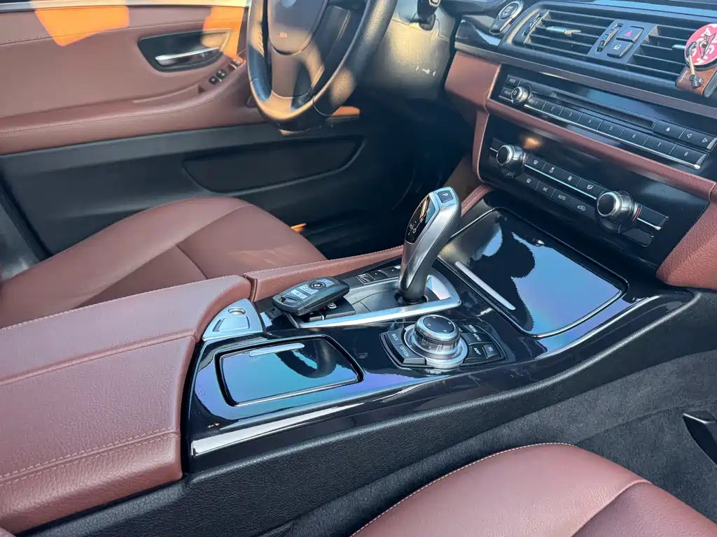 BMW 5 Series 2016 — фото 17