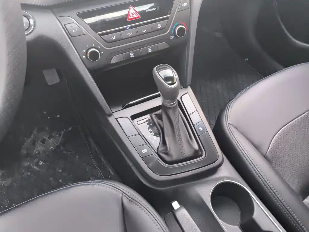 Hyundai Elantra 2019 — фото 11