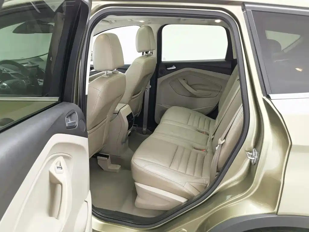 Ford Kuga 2015 — фото 15