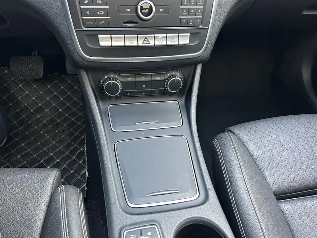Mercedes-Benz GLA 2018 — фото 16
