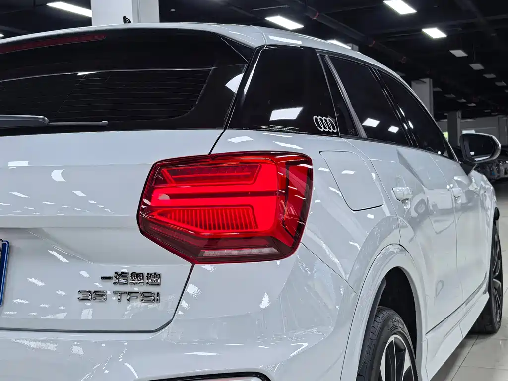 Audi Q2L 2023
