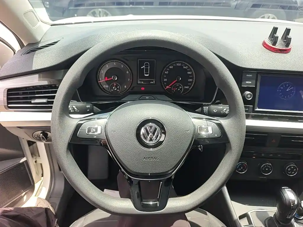 Volkswagen Lavida 2019 — фото 11