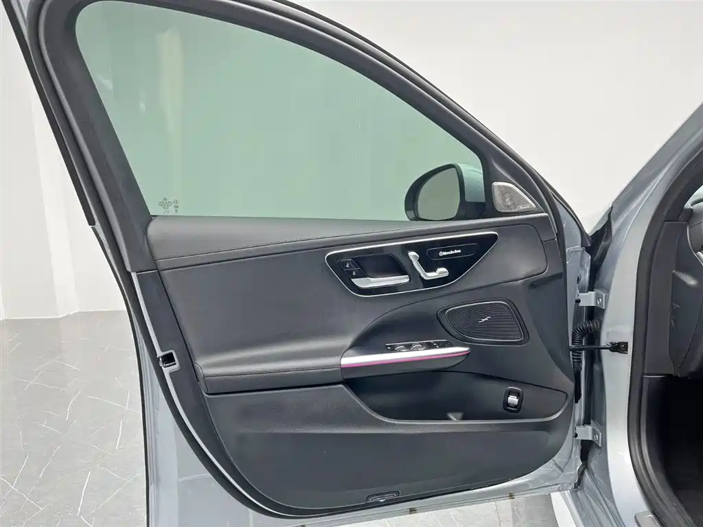 Mercedes-Benz C-Class 2024 — фото 13