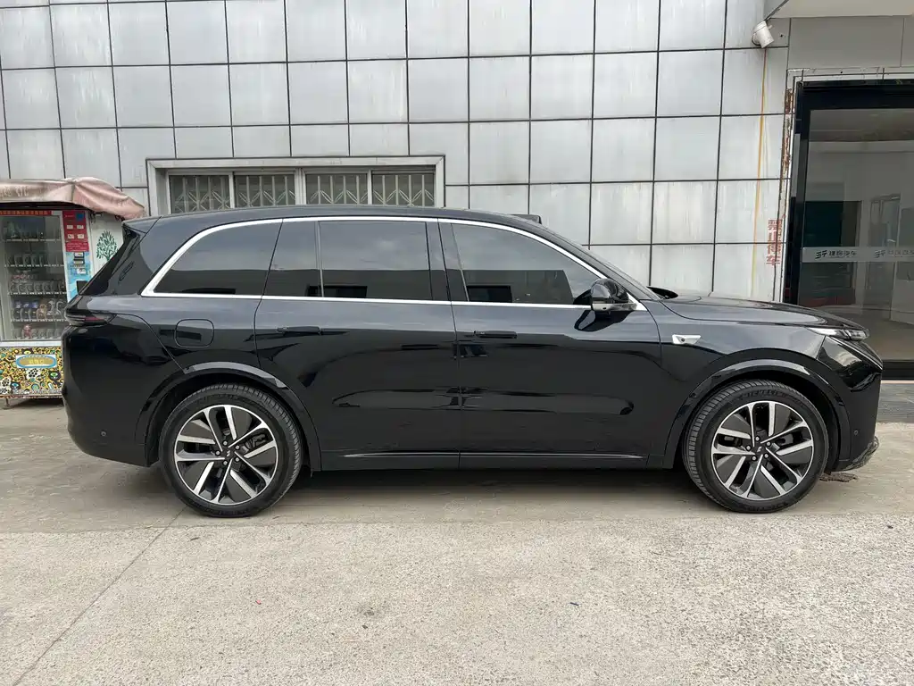 Li Auto Li L8 2025