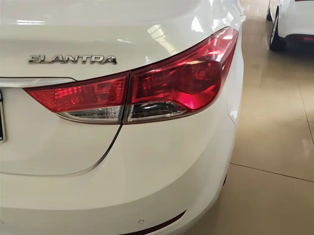Hyundai Elantra Langdong 2016 — фото 8