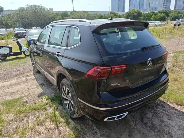 Volkswagen Tiguan L Plug-In Hybrid 2025