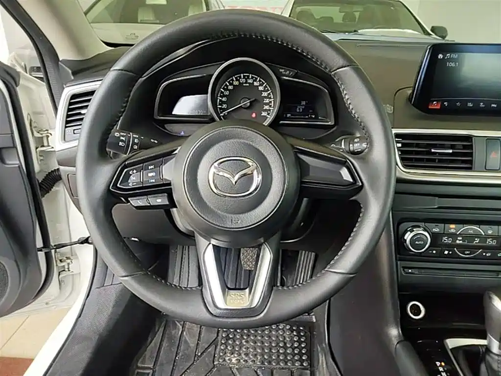 Mazda 3 Axela 2019 — фото 11