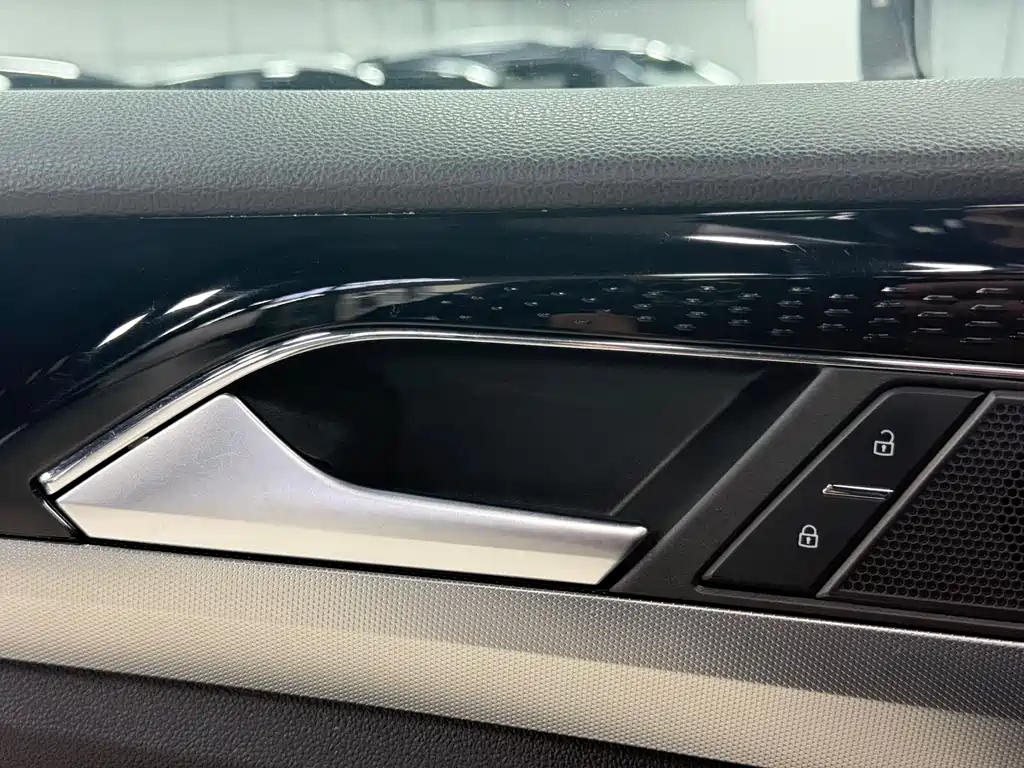 Volkswagen Passat 2023 — фото 14