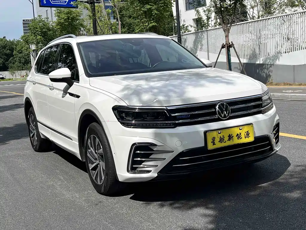 Volkswagen Tiguan L Plug-In Hybrid 2021 — фото 3