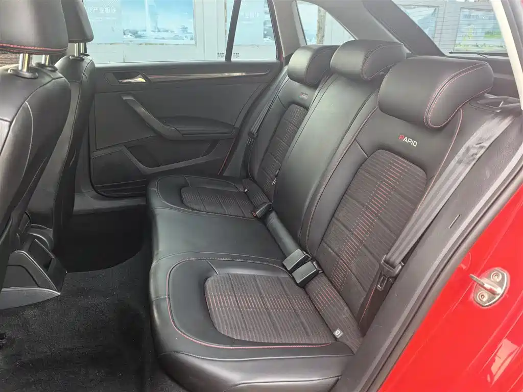 Skoda Rapid Spaceback 2016 — фото 24