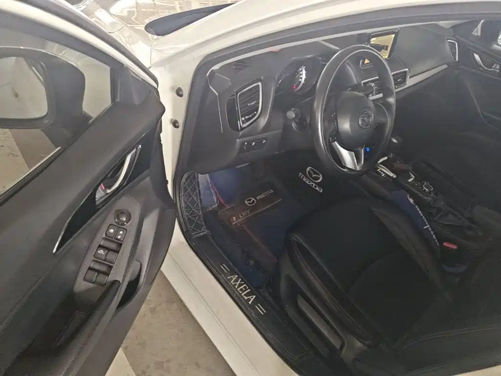 Mazda 3 Axela 2016 — фото 12