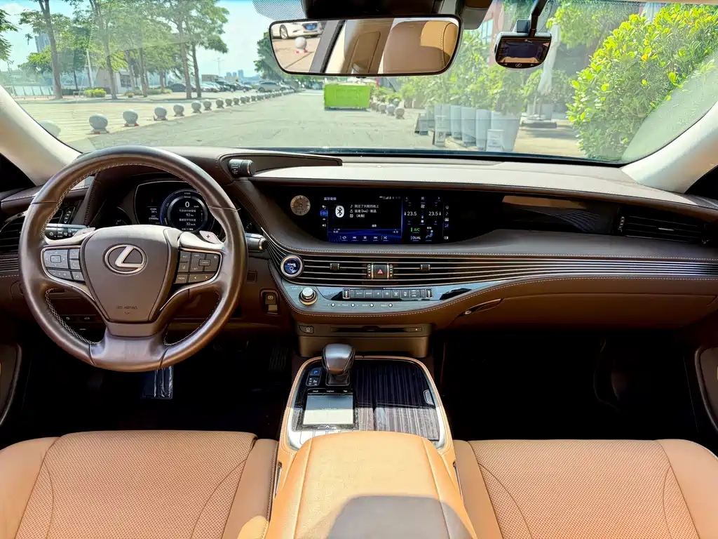 Lexus LS 2020 — фото 12