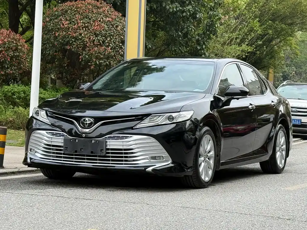Toyota Camry 2019 — фото 3