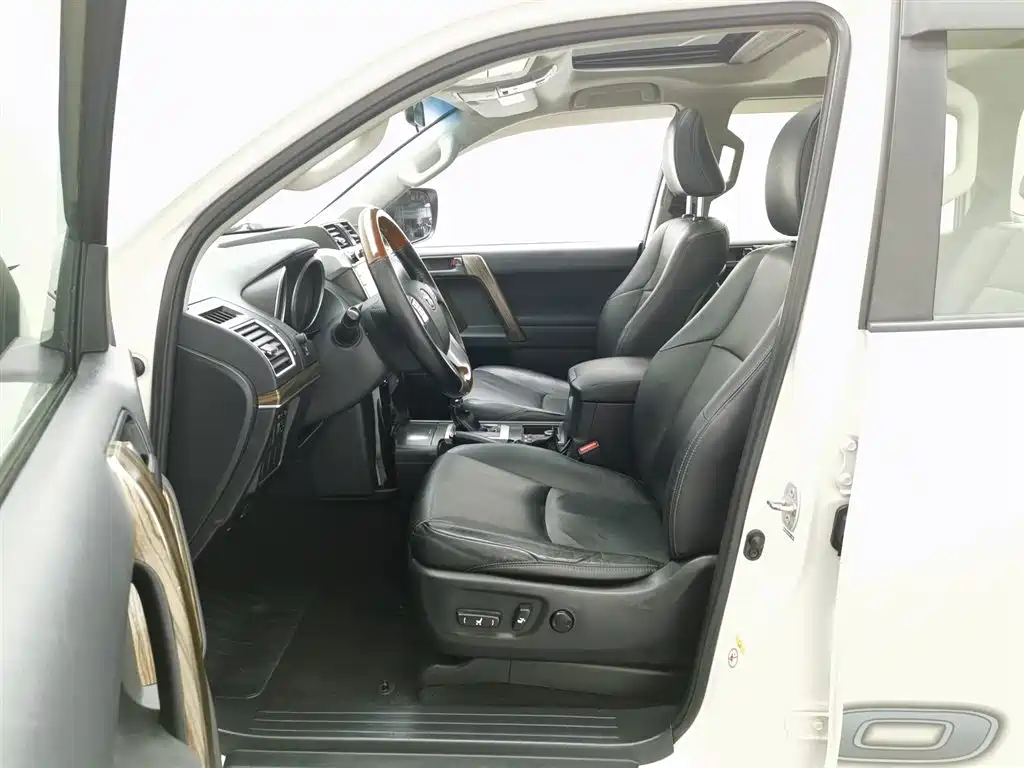 Toyota Prado 2016 — фото 10