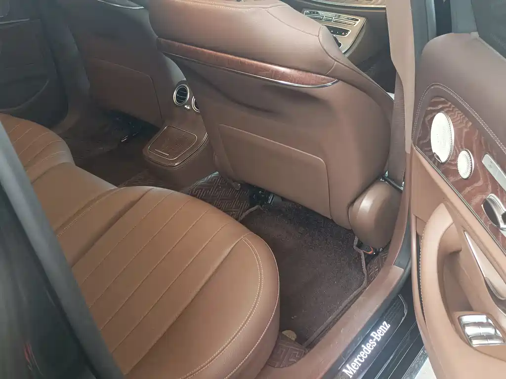 Mercedes-Benz E-Class 2023 — фото 10