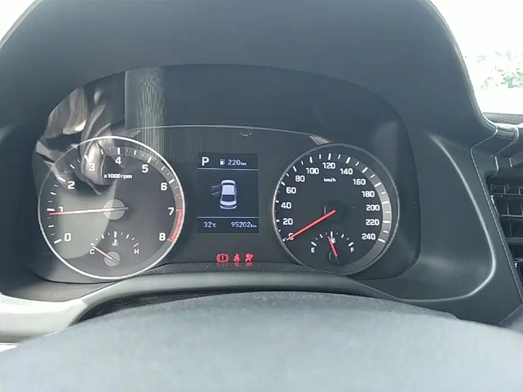Hyundai Elantra 2019 — фото 12