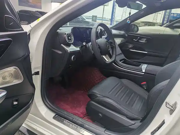 Mercedes-Benz C-Class 2025