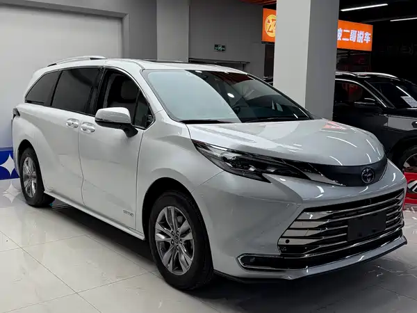 Toyota Sienna 2023
