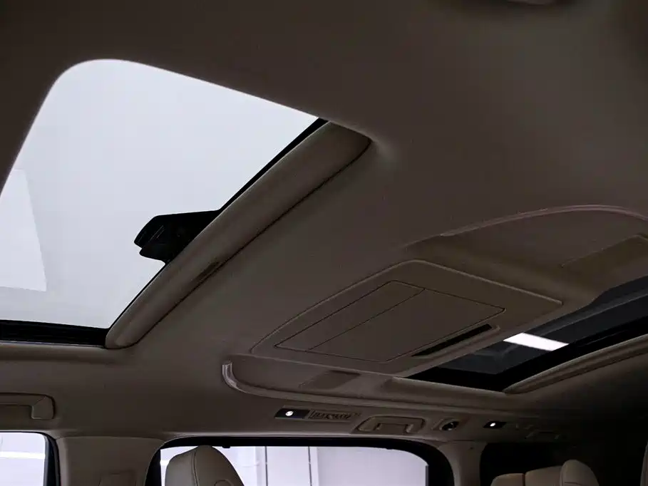 Toyota Vellfire 2022 — фото 10