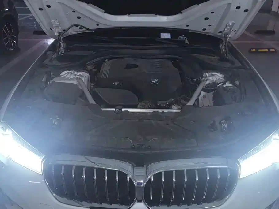 BMW 5 Series 2021 — фото 10
