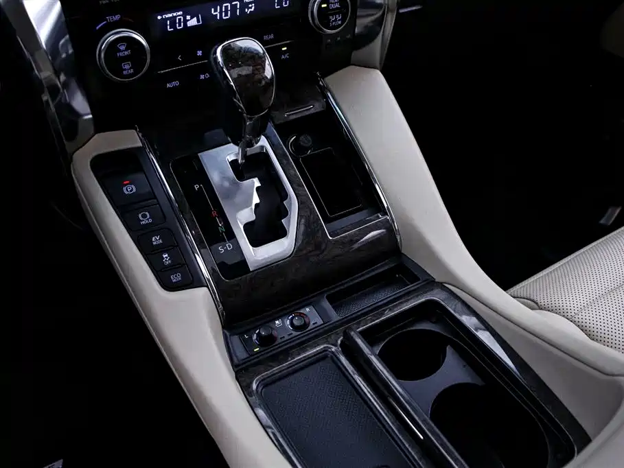 Toyota Vellfire 2022 — фото 9