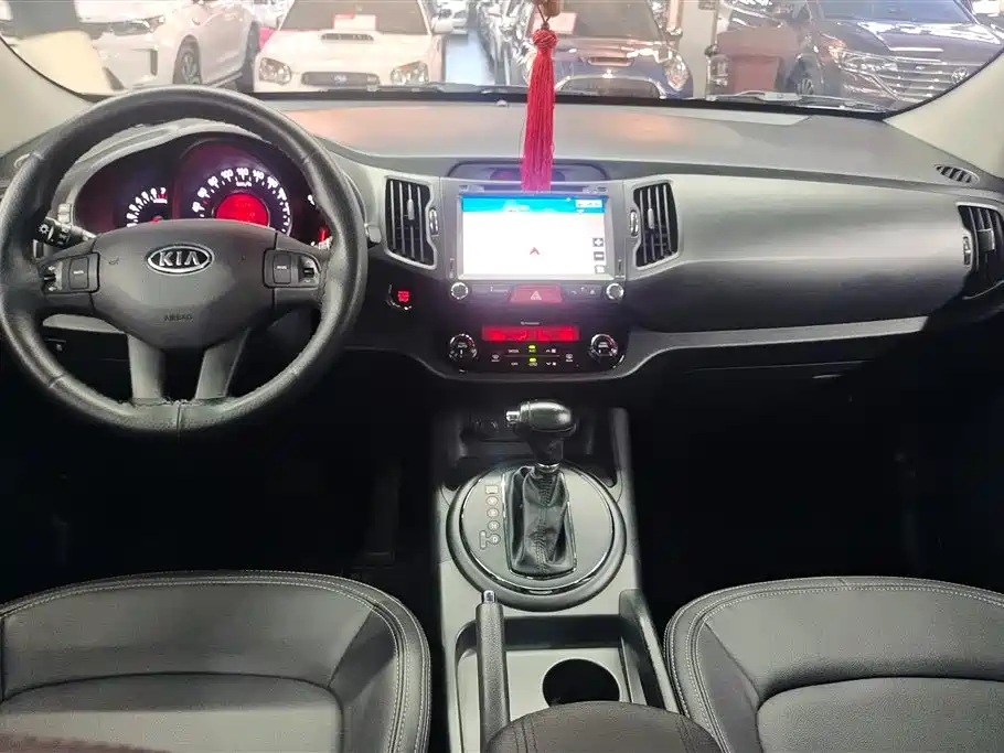 Kia Sportage 2011 — фото 12
