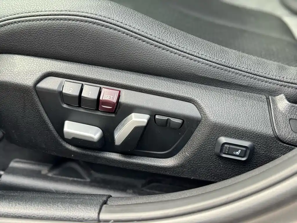 BMW 3 Series 2018 — фото 20