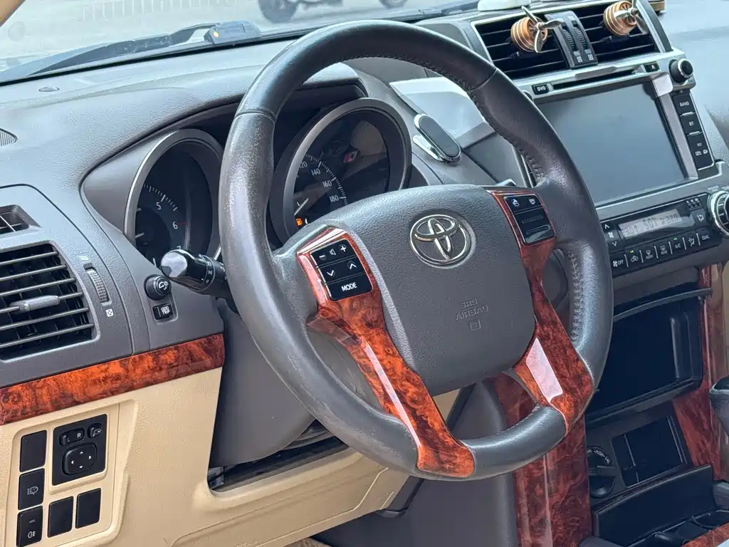 Toyota Prado 2015 — фото 13