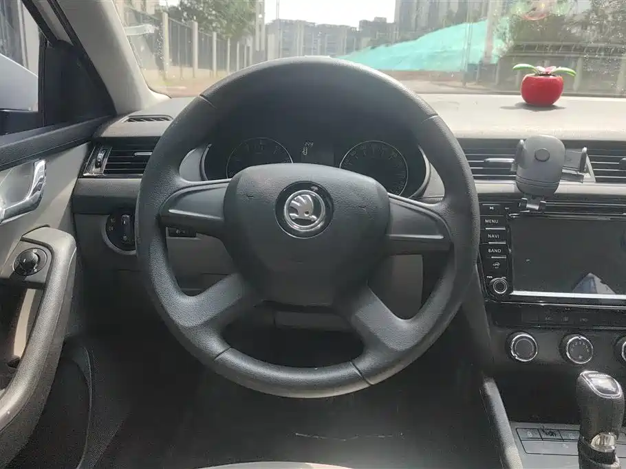 Skoda Octavia 2015 — фото 15