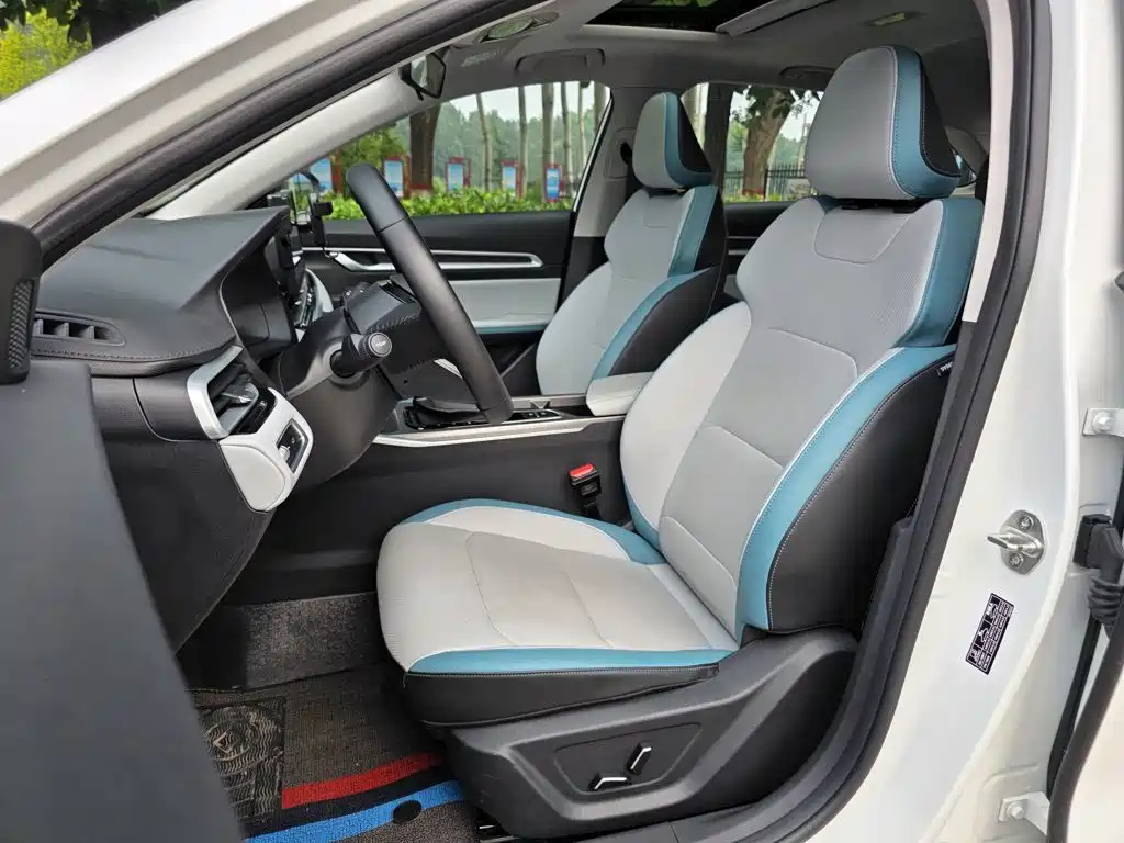 Geely Emgrand 2024