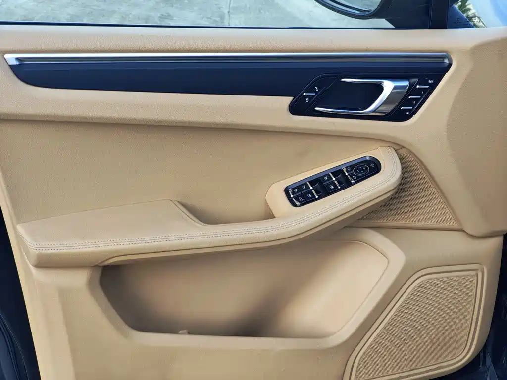 Porsche Macan 2016 — фото 12