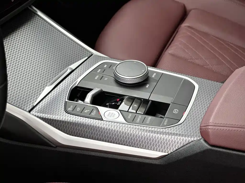 BMW 3 Series 2025 — фото 13