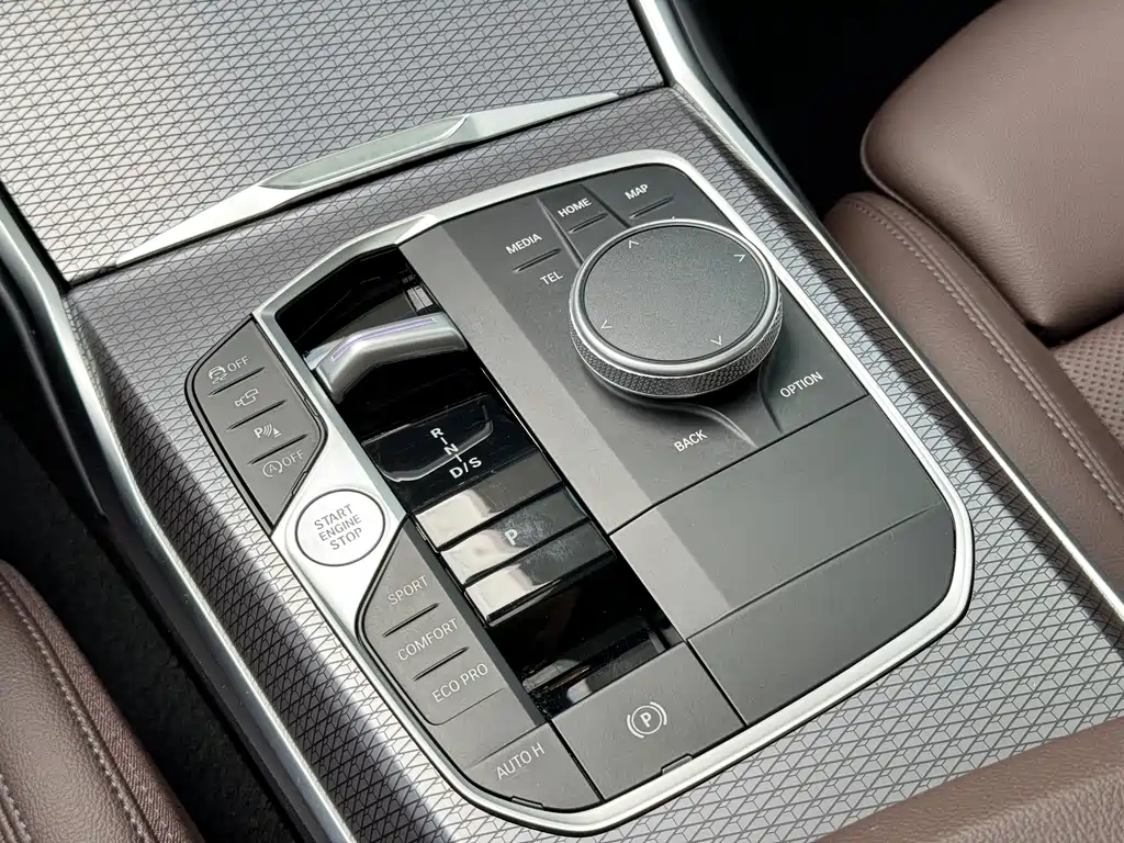 BMW 3 Series 2024 — фото 11