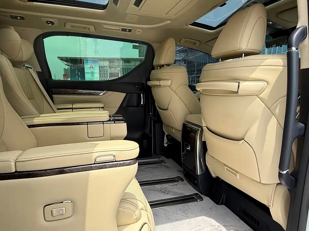 Toyota Vellfire 2023 — фото 16