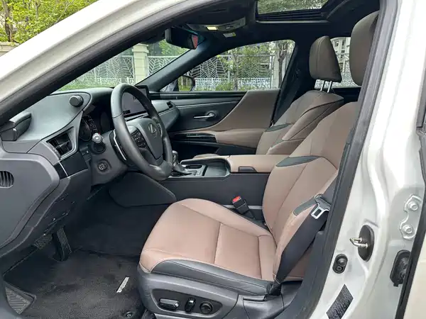 Lexus ES 2024