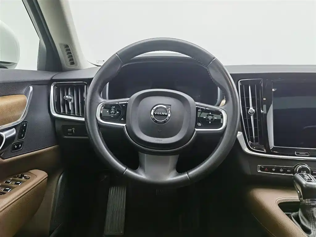 Volvo S90 2019 — фото 11
