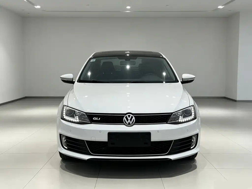 Volkswagen Sagitar 2015