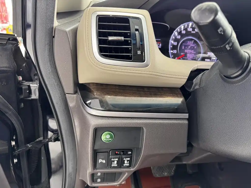Honda Odyssey 2016 — фото 18