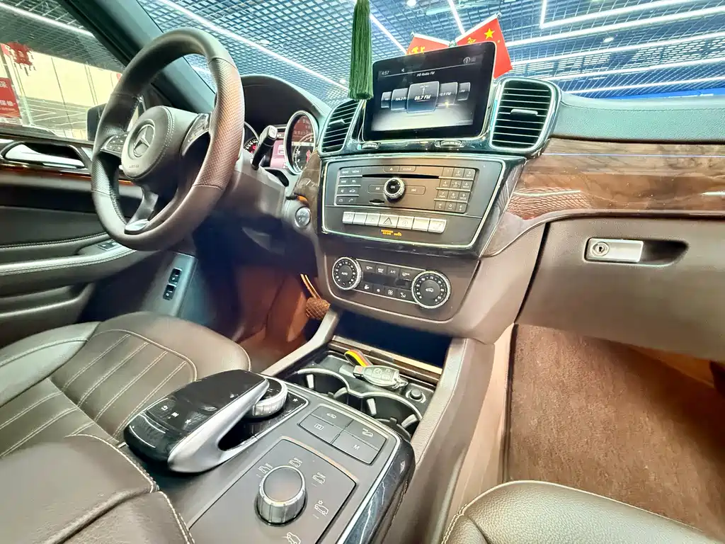 Mercedes-Benz GLS 2017 — фото 16