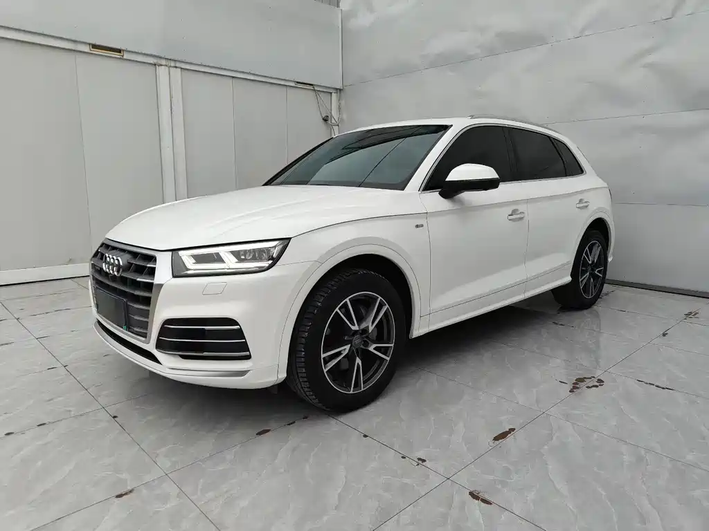 Audi Q5L 2021 — фото 1